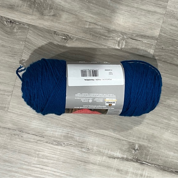 NWT Set of 7 Skeins Red Heart With Love Yarn (White/Red/Green/Blue) Medium Wt #4 - Picture 7 of 16